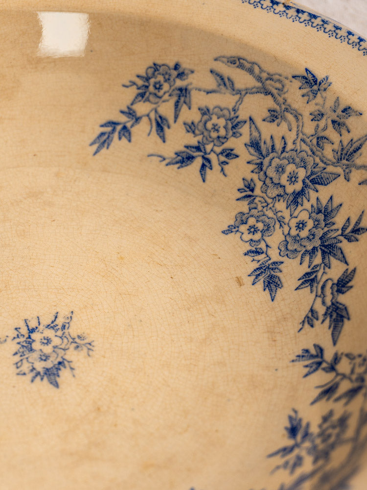 Antique French Grigny Terre de Fer ceramic saladier with blue floral motifs and glaze crackling.
