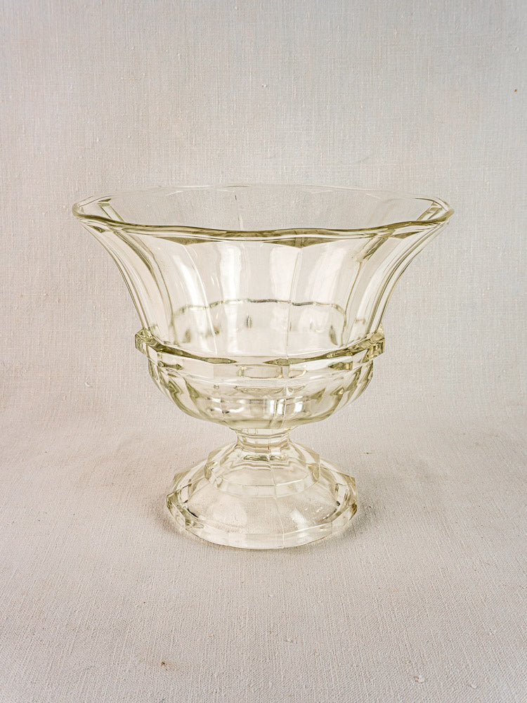 Antique French fluted cristallin Coupe Médicis with geometric patterns on a short pedestal.