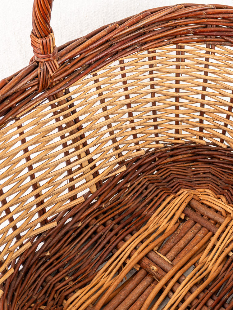 Antique French gathering basket, circa 1900, featuring a sturdy handle and two-tone willow crisscross weave.