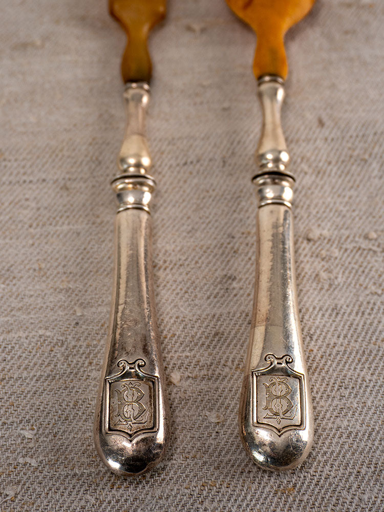 Pair of late 19th-century French salad server handles, horn and silver plate, ornate engravings, monogram B.
