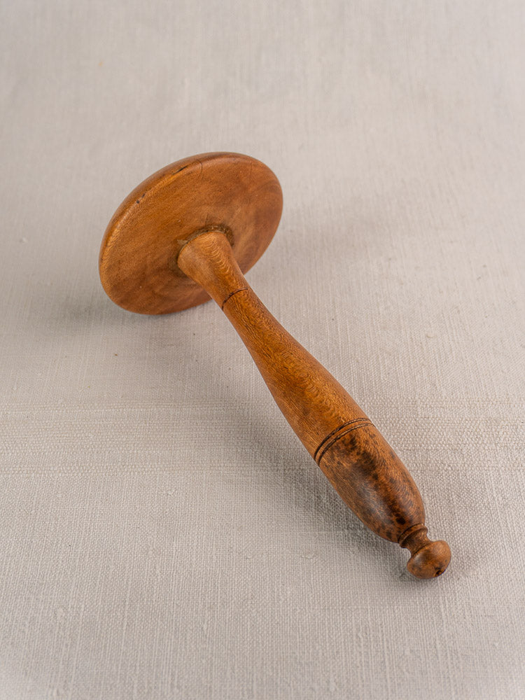 Late 19th century French yellow glazed Provençal aïoli mortar and pestle on light textured surface.