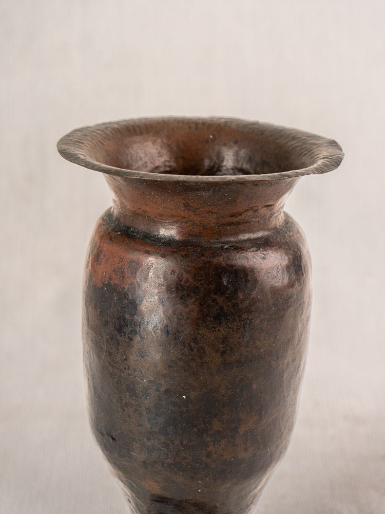 Antique French trench art vase, dark brown metal with martelé finish from WWI shell casing, 1917.