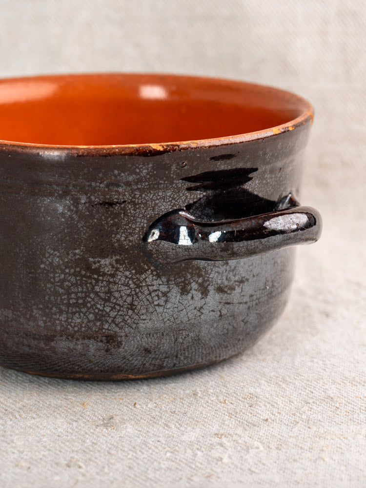 Vintage Italian Albisola glazed earthenware cooking pot, dark brown crackle glaze, terracotta interior, loop handle on linen.